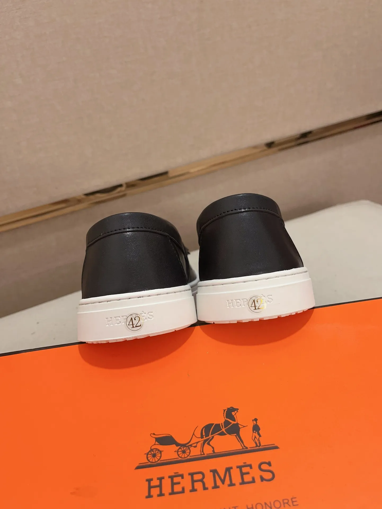Men's clothing and shoes💰: 420💰《HERMES》【Classic Original Version】Hermès; Top 🔝 Purchasing Agency 🔍🔍Men's latest 🇺🇸 counter sales simultaneously, original ▲▲cowhide imported from Italy ▲▲Exquisite workmanship (Italian 🇮🇹Imported water-dyed 🐂cowhide lining) sole: original sole provided by the original factory, ⚠️exclusive double-layer activity·TPR·rubber·combined molded outsole; Code number: 38-44 (45/46 can be customized, non-refundable)